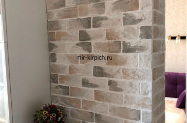 Декоративный кирпич Неаполь 380 в интерьере квартиры
