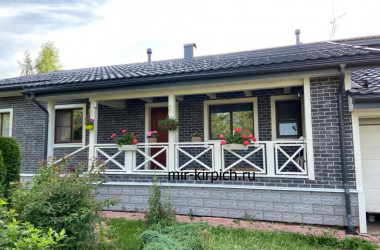 Панели на саморезах Мюнхенский 38 и БСК 3 в отделке одноэтажного дома