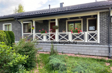 Панели на саморезах Мюнхенский 38 и БСК 3 в отделке одноэтажного дома
