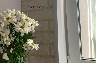 Гипсовый кирпич Дижон 100 в отделке комнаты