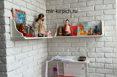 Отделка коридора и балкона декоративным кирпичом Мадрид 100