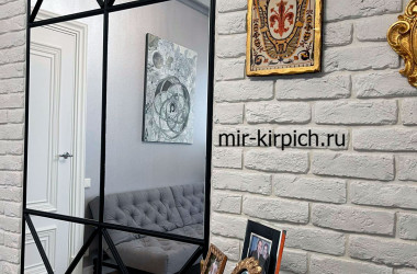 Отделка коридора и балкона декоративным кирпичом Мадрид 100
