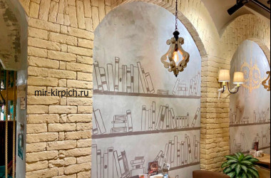ИнИнтерьер кафе с декоративным кирпичом Орлеан 051
