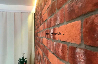 Декоративный кирпич Орлеан 490 в отделке гостиной