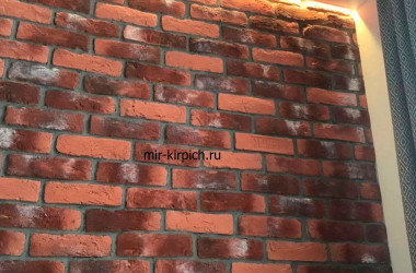 Декоративный кирпич Орлеан 490 в отделке гостиной