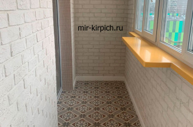 Гипсовый кирпич Орли 100 при отделке балкона