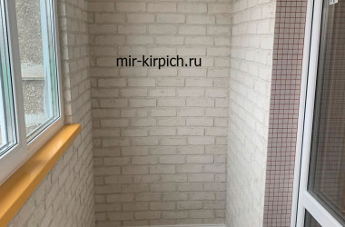 Гипсовый кирпич Орли 100 при отделке балкона