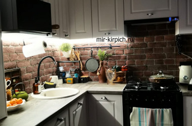 Декоративный кирпич Loft Clay в интерьере (серая затирка)