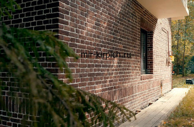 Фасад загородного дома с декоративным кирпичом Loft Clay