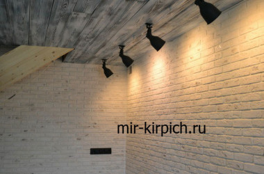 Гипсовый кирпич Антик Белая скала в интерьере квартиры