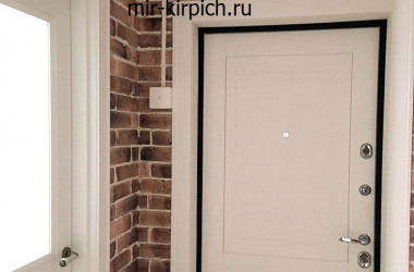 Гипсовый кирпич Монастырский Аликанте в интерьере коридора