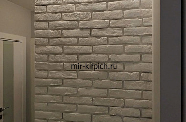 Внутренняя отделка с гипсовым кирпичом Монастырский Белый