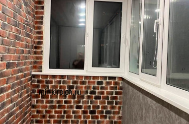 Отделка балкона гипсовой плиткой Монастырский Лофт