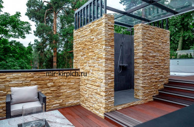 Отделка зоны с бассейном декоративным камнем Кросс Фелл 100-10