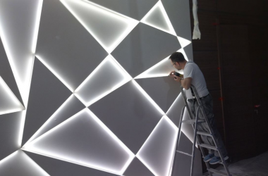 Гипсовая 3D панель Ice с подсветкой в интерьере